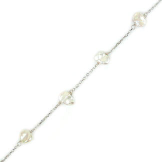Bracciale perle irregolari coltivate, forma masticata di dimensione 6x8mm, montate su catena rolò ovale massiccia in oro bianco 750