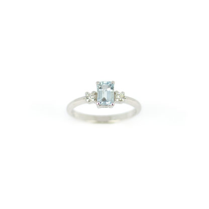 Anello acquamarina diamanti oro, anello in oro bianco 750 con acquamarina rettangolare 4,20 x 6 mm ct 0,55, e diamanti GVS ct 0,08; misura anello 14